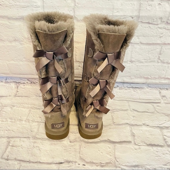 UGG Bailey Bow Gray/Taupe Genuine
Shearling Suede Tall Boots Women's Sz 8 - Picture 2 of 10